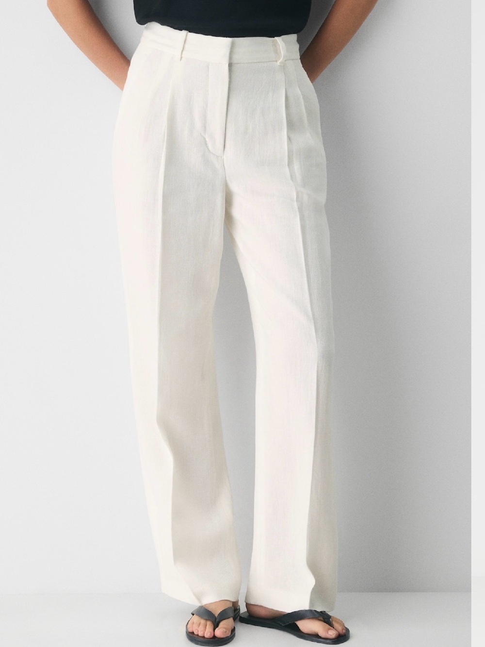 Aritzia The Effortless Pant in Power Linen in Light Birch